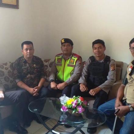 Anggota Polda Jabar Pantau Langsung Penyaluran BPNT Desa Nagreg Kendan