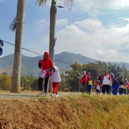Gerak Jalan Santuy dan bagi-bagi Doorprize Desa Nagreg Kendan 2019