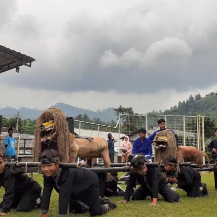 Sisingaan dan Dodombaan Desa Wisata Kendan