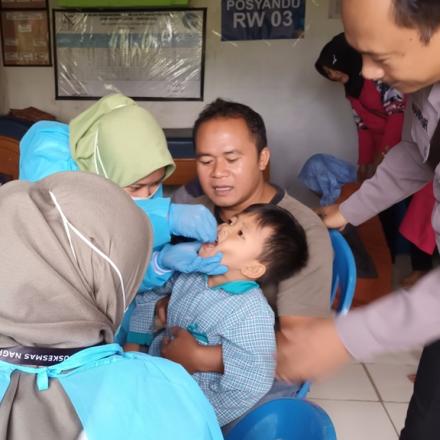 Bulan Timbang dan Pemberian Tetes Polio