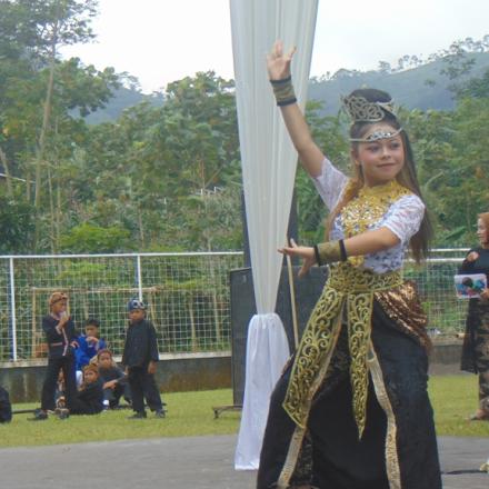 Tari Jaipong Desa Wisata Kendan